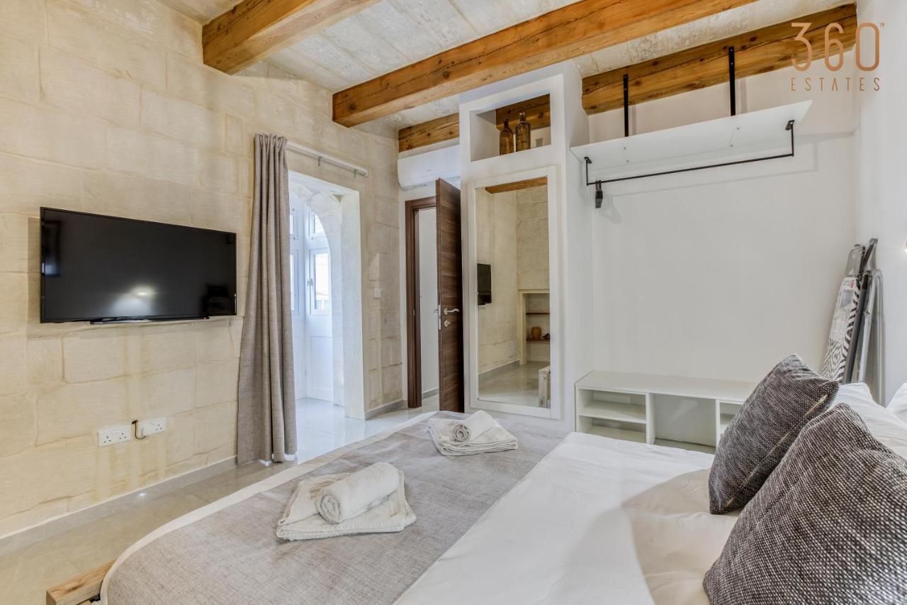 A Lovely 1Br Home With Balcony Just Off The Coast By 360 Estates San Julián Exterior foto