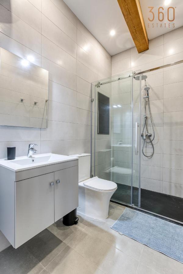A Lovely 1Br Home With Balcony Just Off The Coast By 360 Estates San Julián Exterior foto