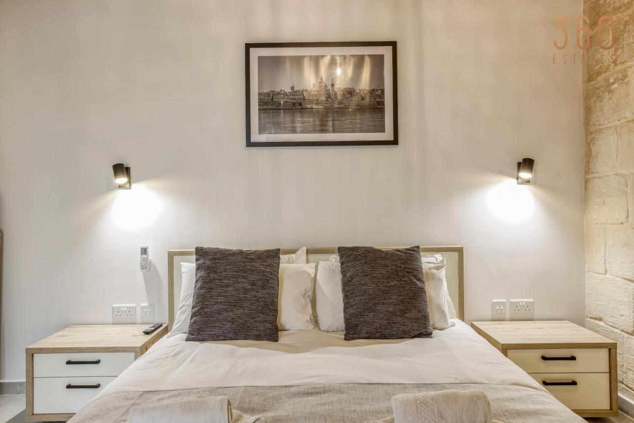 A Lovely 1Br Home With Balcony Just Off The Coast By 360 Estates San Julián Exterior foto