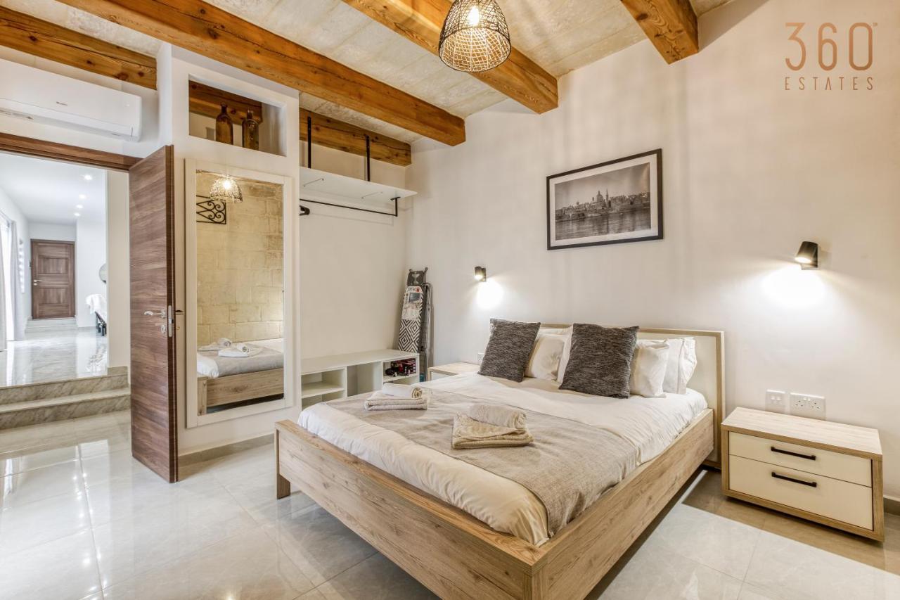 A Lovely 1Br Home With Balcony Just Off The Coast By 360 Estates San Julián Exterior foto