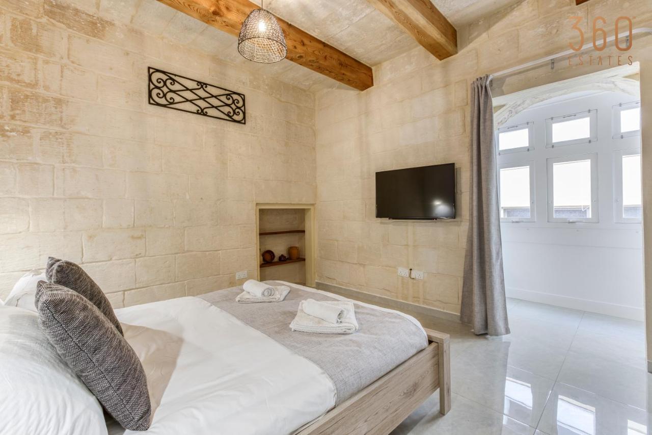 A Lovely 1Br Home With Balcony Just Off The Coast By 360 Estates San Julián Exterior foto